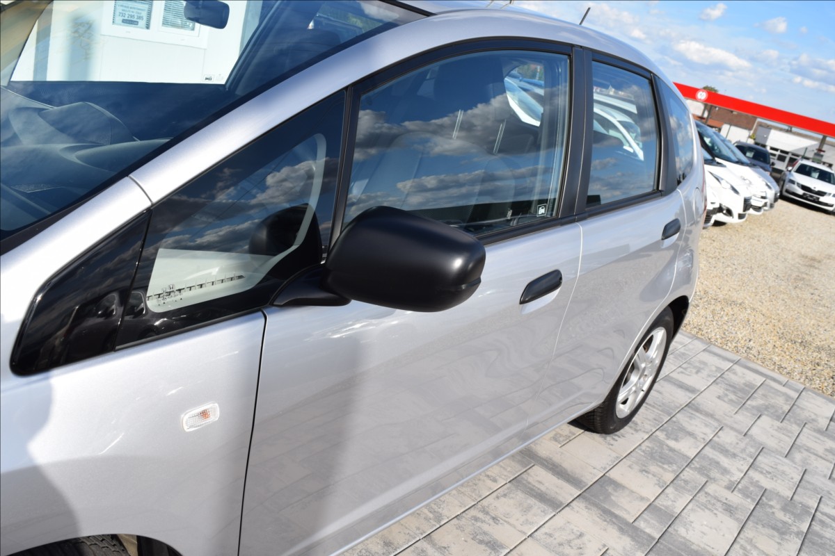 honda-jazz-1-2-i-66kw-alu-klima-nizke-km - 9