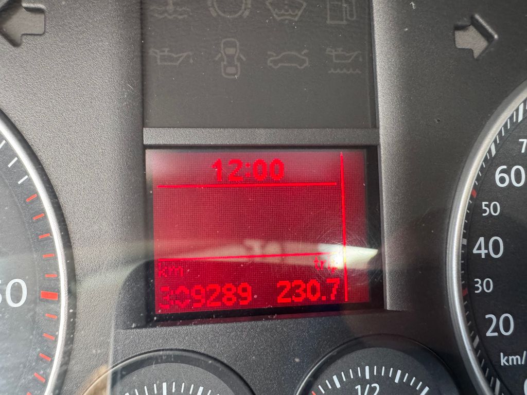 volkswagen-touran-2-0-tdi-dsg-highline - 9