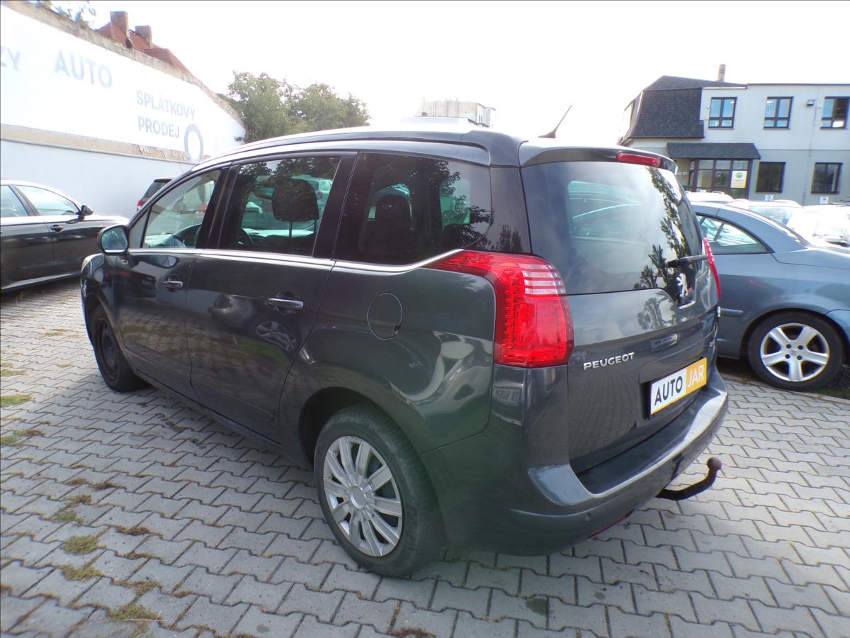 peugeot-5008-1-6-turbo-panorama-tazne-zarizeni - 3