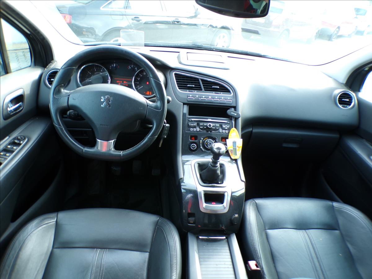 peugeot-5008-1-6-turbo-panorama-tazne-zarizeni - 6