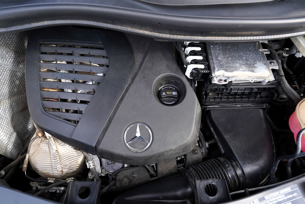 mercedes-benz-tridy-v-v-250d-4matic-long-kuze-facelift - 9