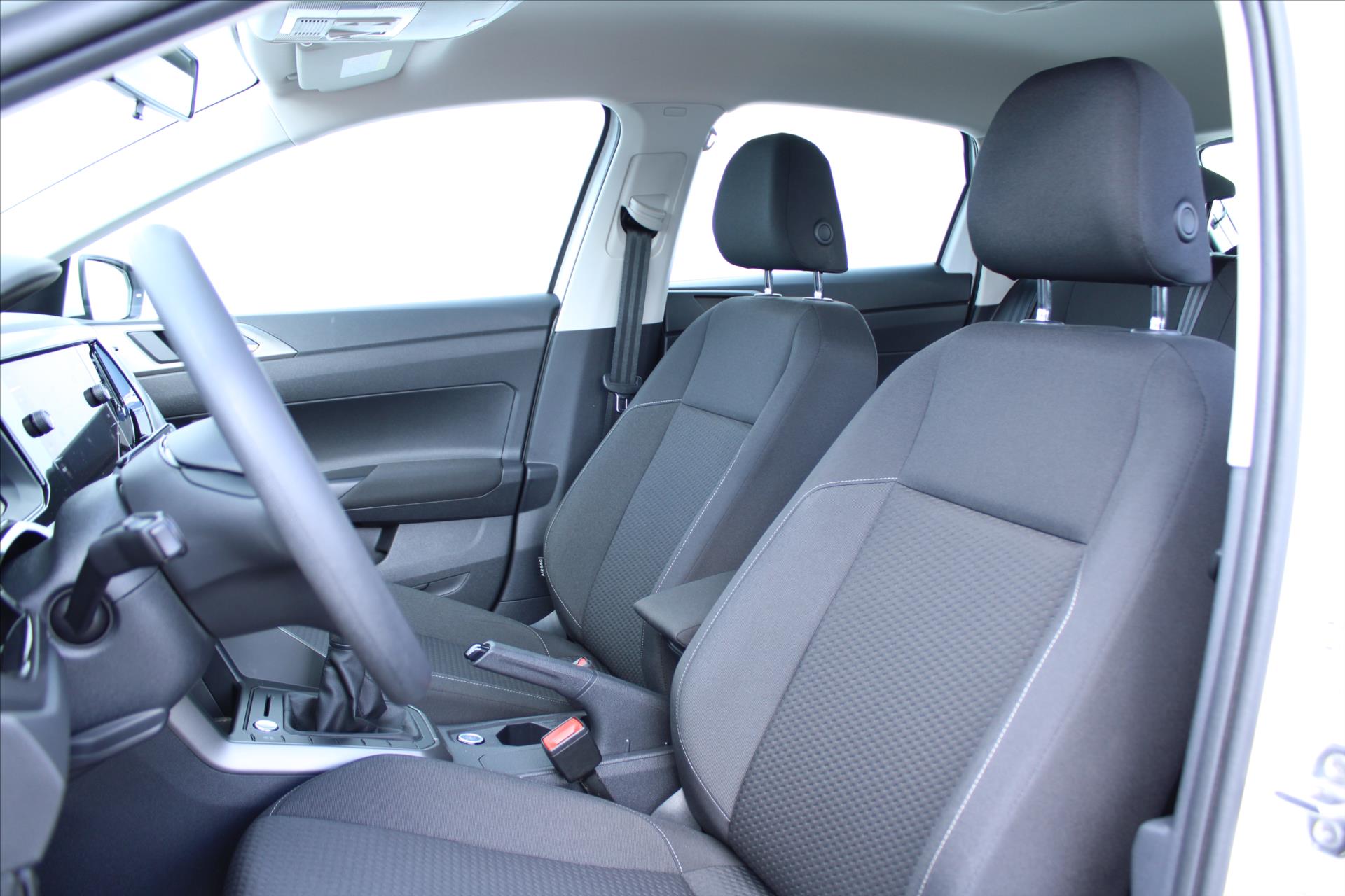 volkswagen-polo-1-0tsi-comfortline-led-cr - 9