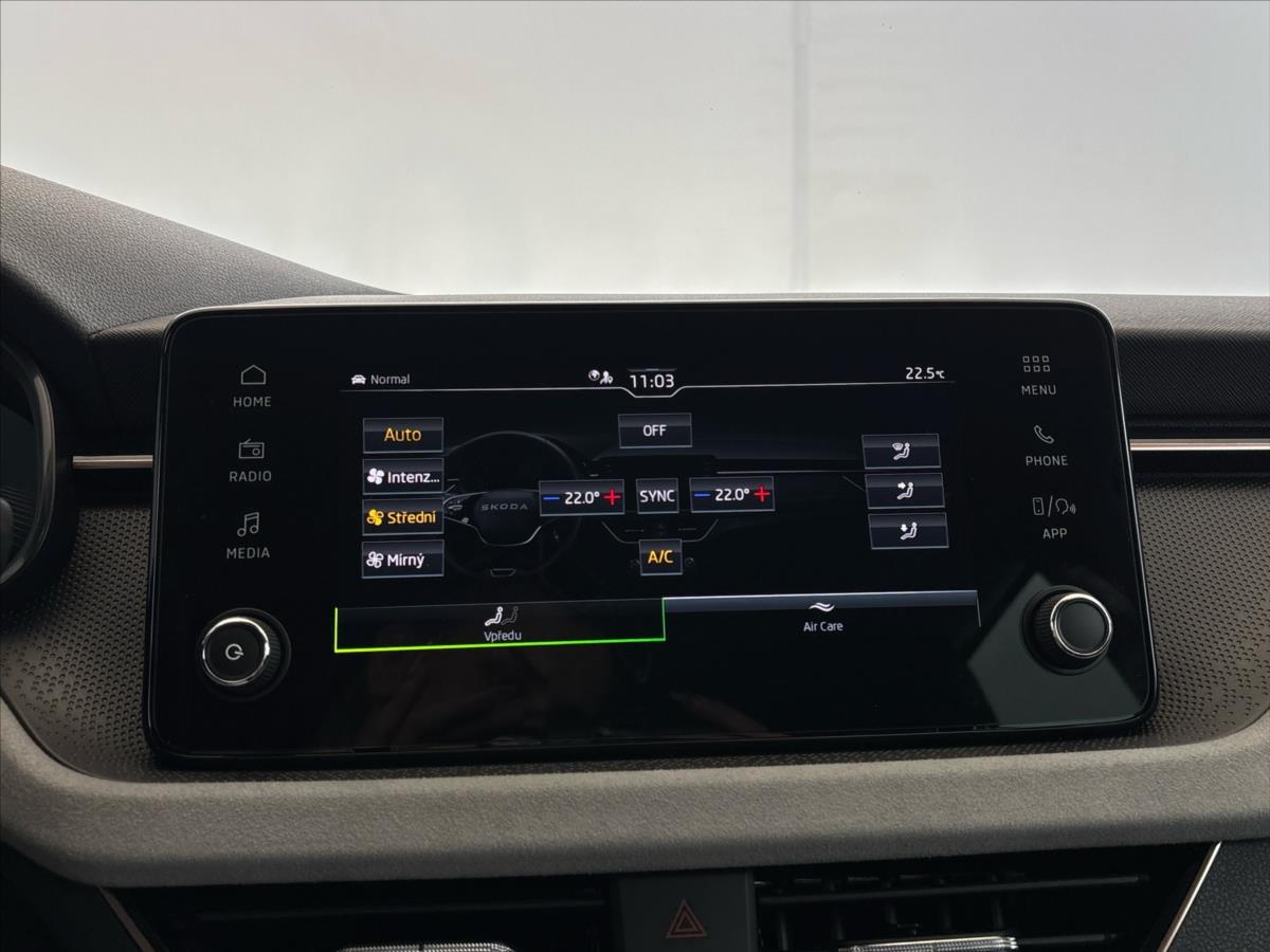 skoda-scala-1-5-tsi-top-selection-7dsg - 9