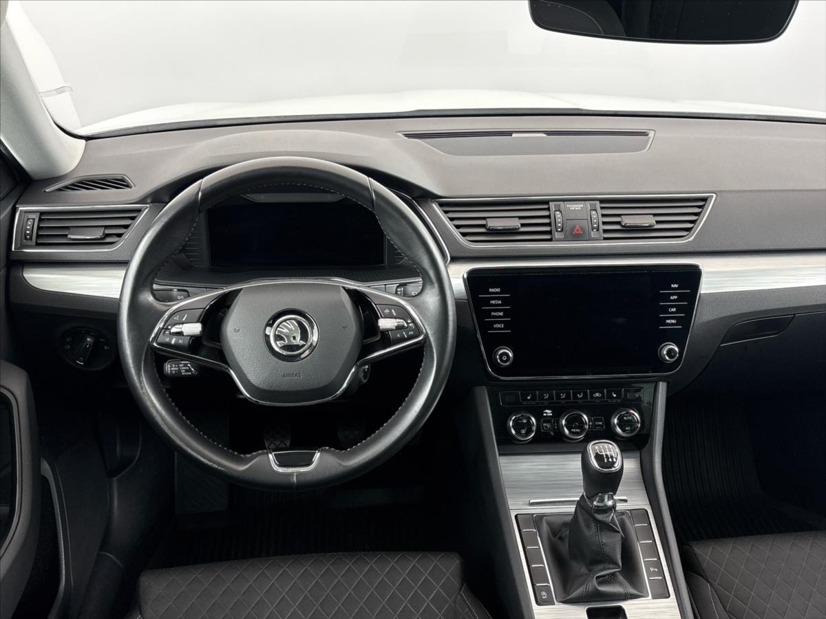 skoda-superb-1-5-tsi-ambition-plus-panorama - 4