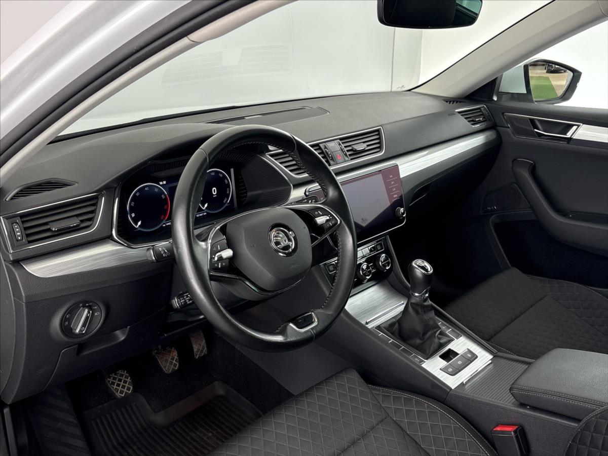 skoda-superb-1-5-tsi-ambition-plus-panorama - 5