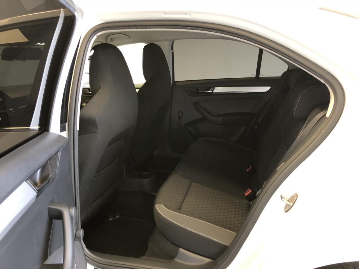 skoda-rapid-1-0-tsi - 9