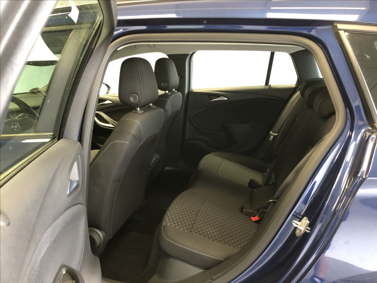 opel-astra-1-2-t-81kw-sport-tourer - 9