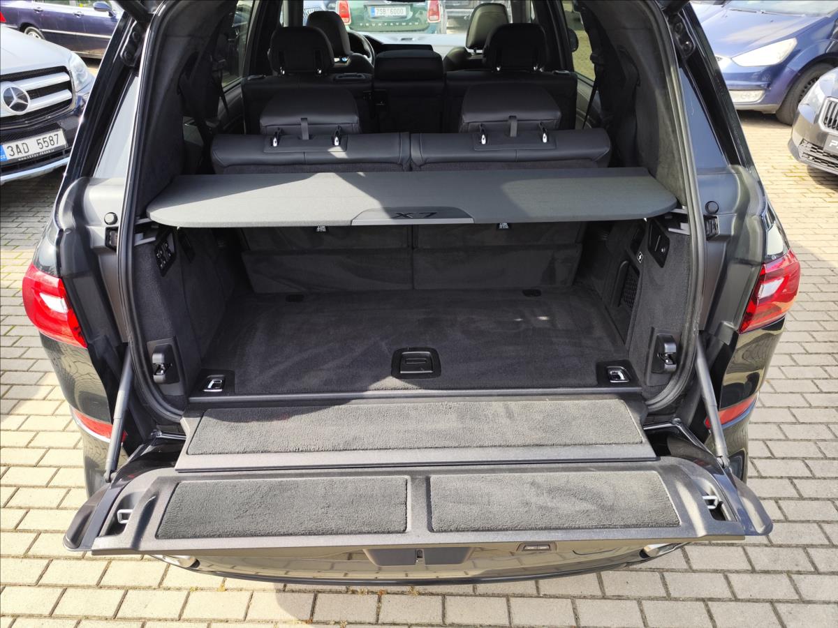 bmw-x7-m50i-m-paket-xdrive-1-maj-cr-390kw - 7