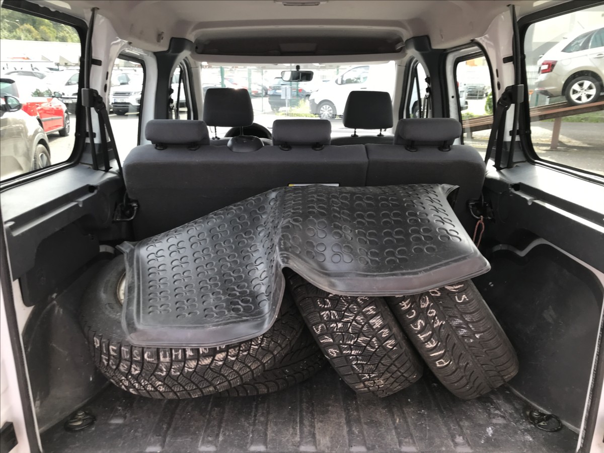 ford-tourneo-connect-1-8-tdci-66kw-4dv-5mist - 6