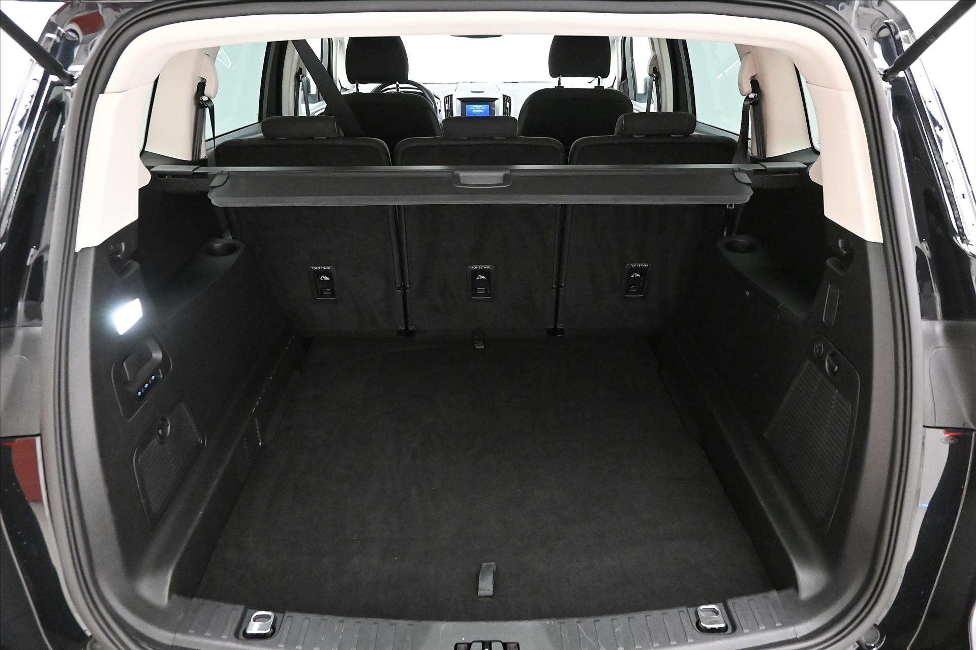 ford-s-max-2-0-ecoblue-140-kw-at8-titanium-zaruka-az-5-let - 9