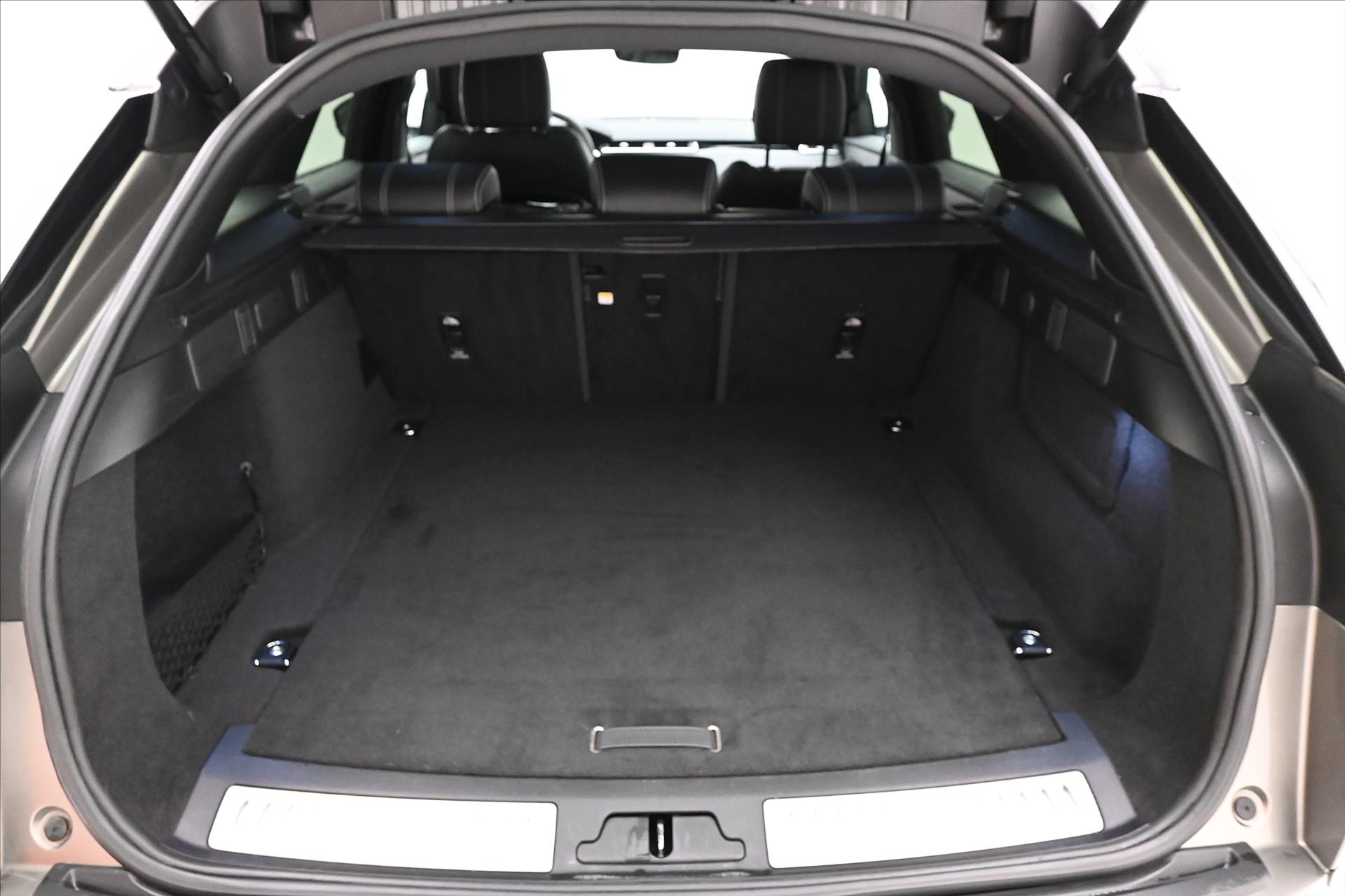 land-rover-range-rover-velar-2-0-d200-150-kw-r-dynamic-awd-zaruka-az-5-let - 9