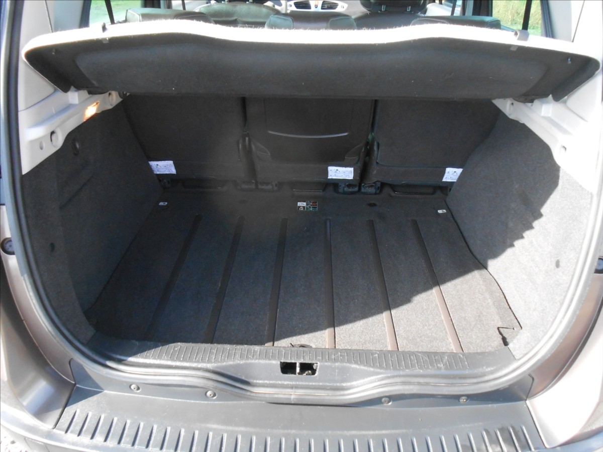 renault-scenic-1-9-dci-privileg-serviska - 9