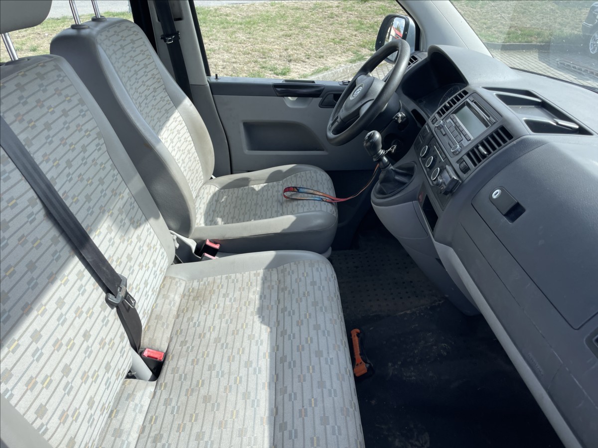 volkswagen-transporter-2-0-tdi-103kw-long-6mist-tazne-bez-koroze - 9