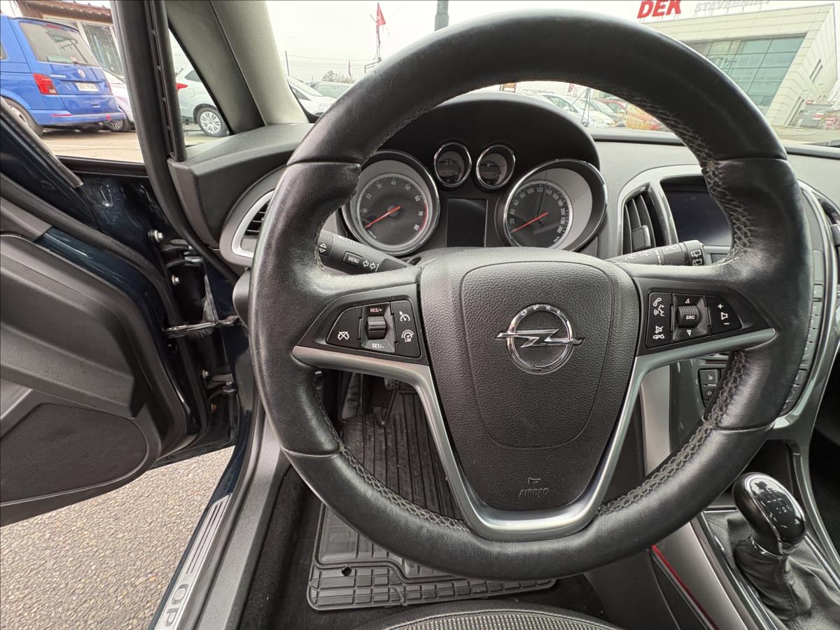 opel-astra-1-4-it-103kw-xenon-navi-vyhrev - 5