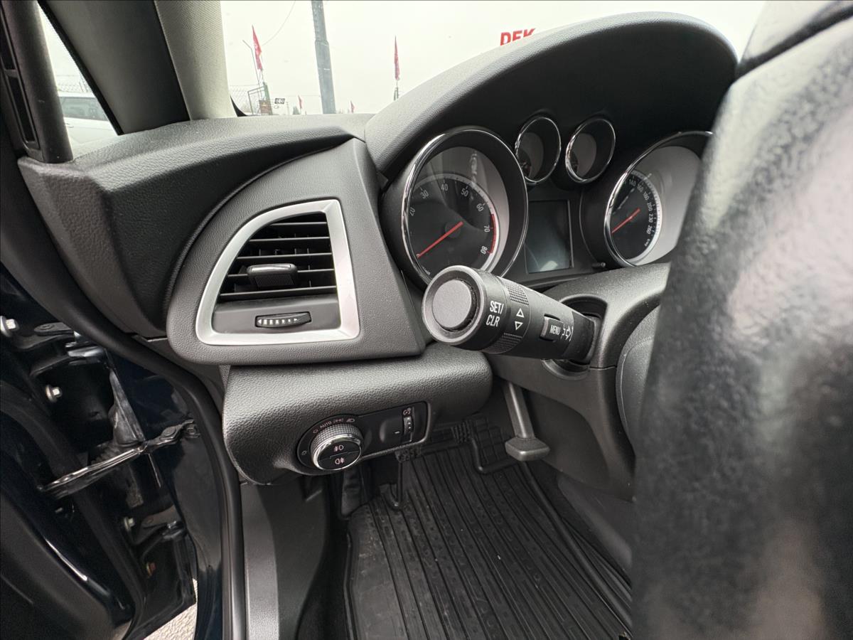 opel-astra-1-4-it-103kw-xenon-navi-vyhrev - 6