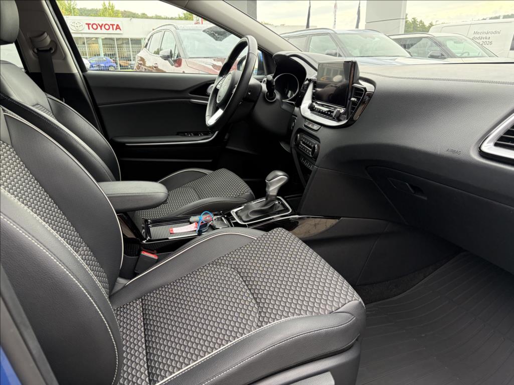 kia-xceed-1-5-t-gdi-gpf-7dct-top - 5