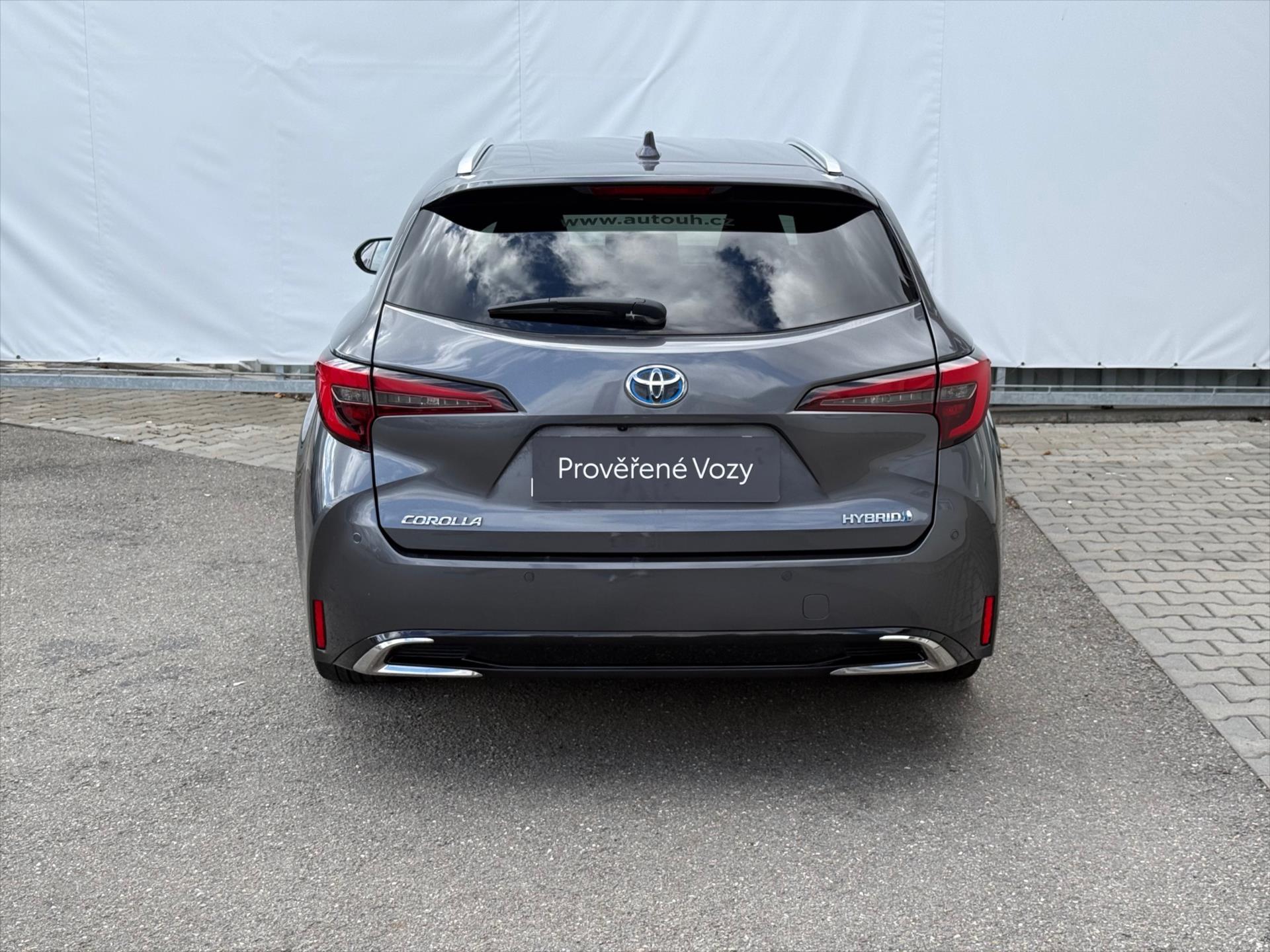 toyota-corolla-1-8-style-hybrid - 4