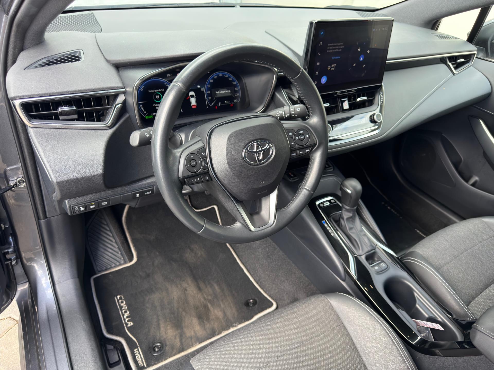 toyota-corolla-1-8-style-hybrid - 6