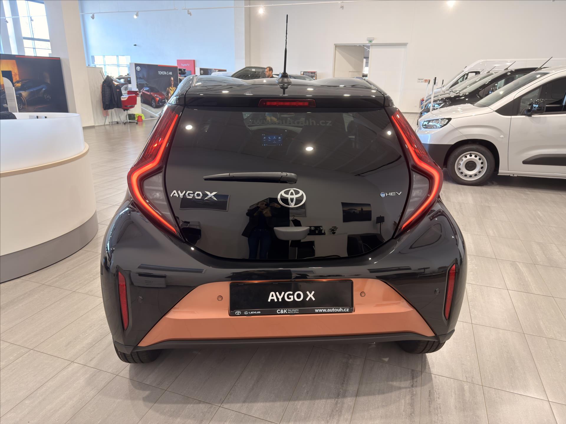toyota-aygo-0-0-1-5-hybrid-115k-executive - 3