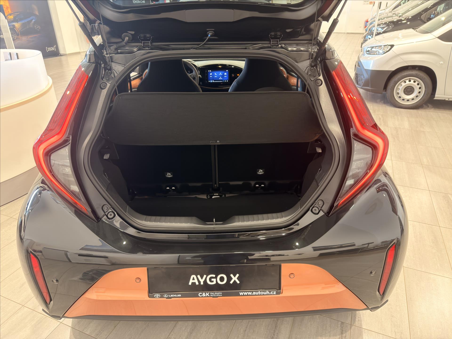 toyota-aygo-0-0-1-5-hybrid-115k-executive - 4
