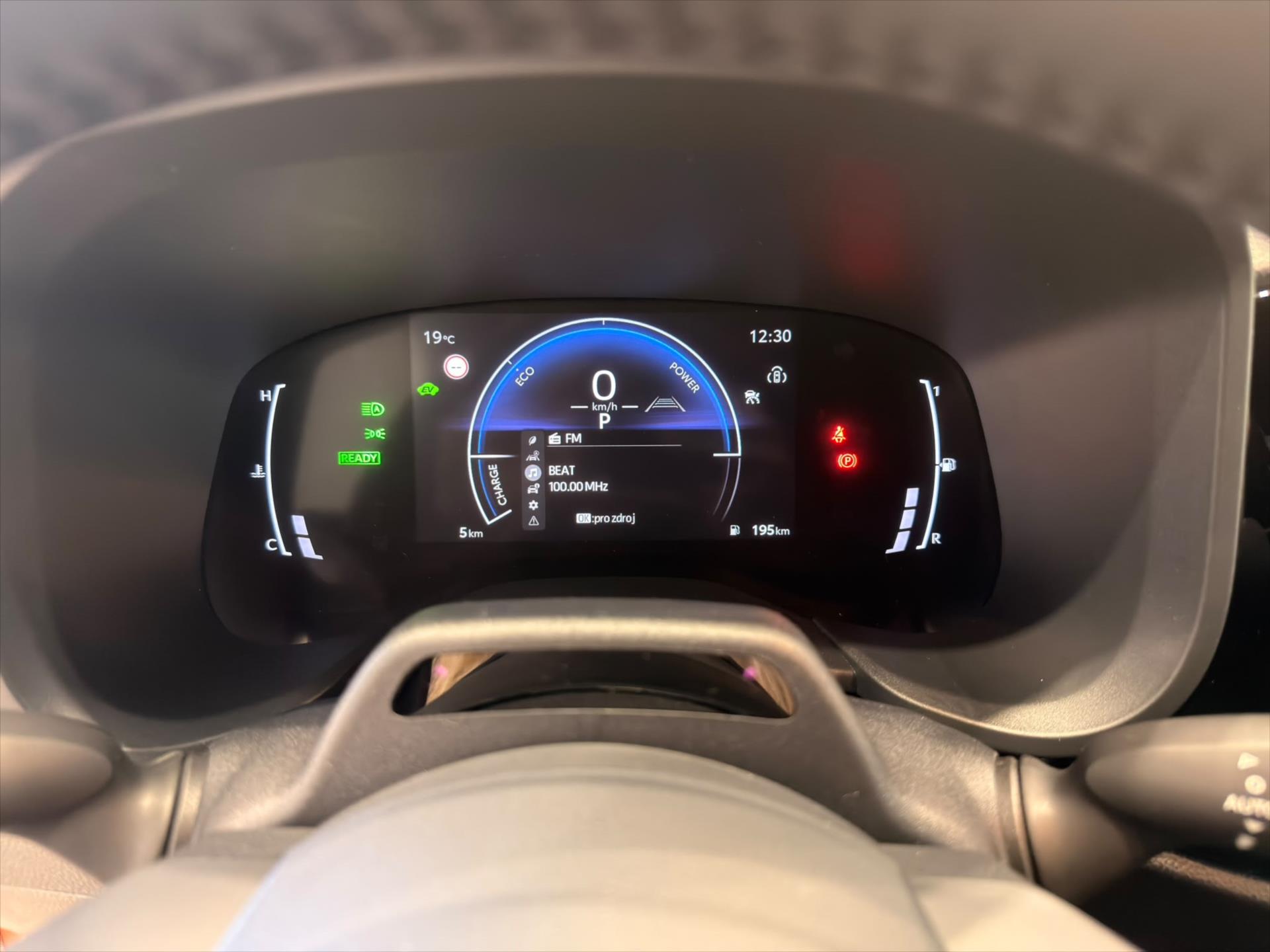 toyota-aygo-0-0-1-5-hybrid-115k-executive - 9