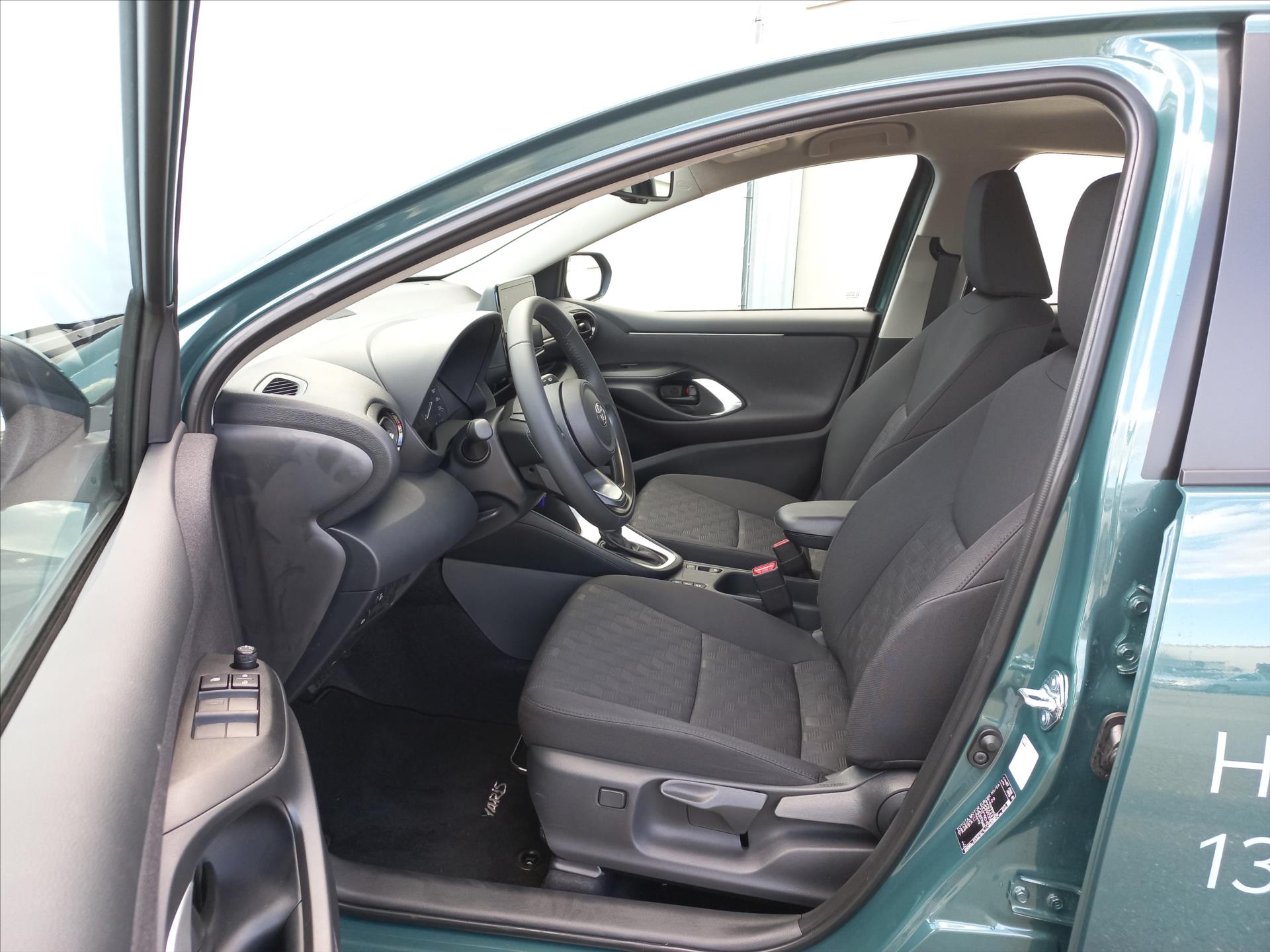 toyota-yaris-1-5-hybrid-e-cvt-116k-comfort - 7