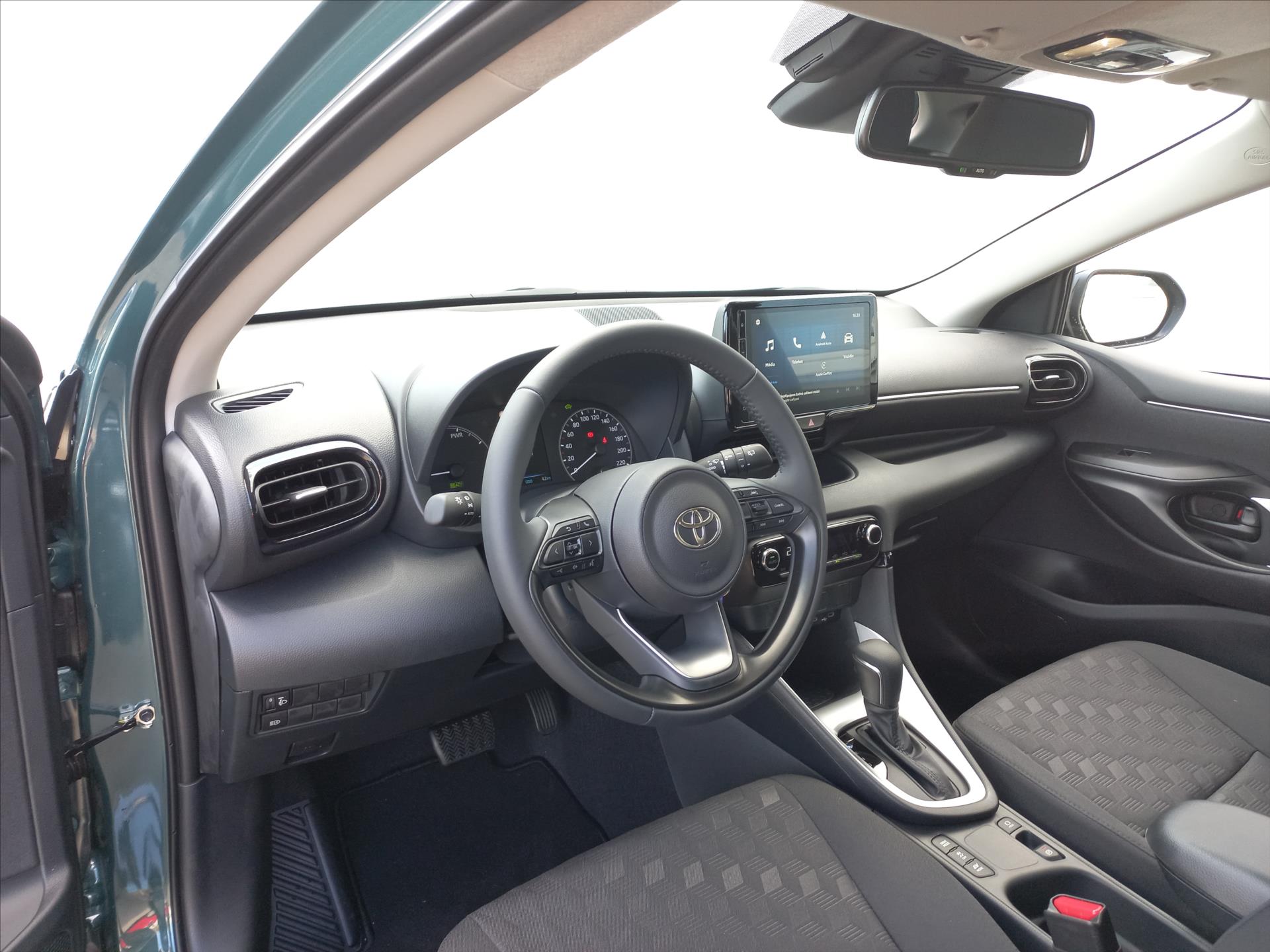 toyota-yaris-1-5-hybrid-e-cvt-116k-comfort - 9