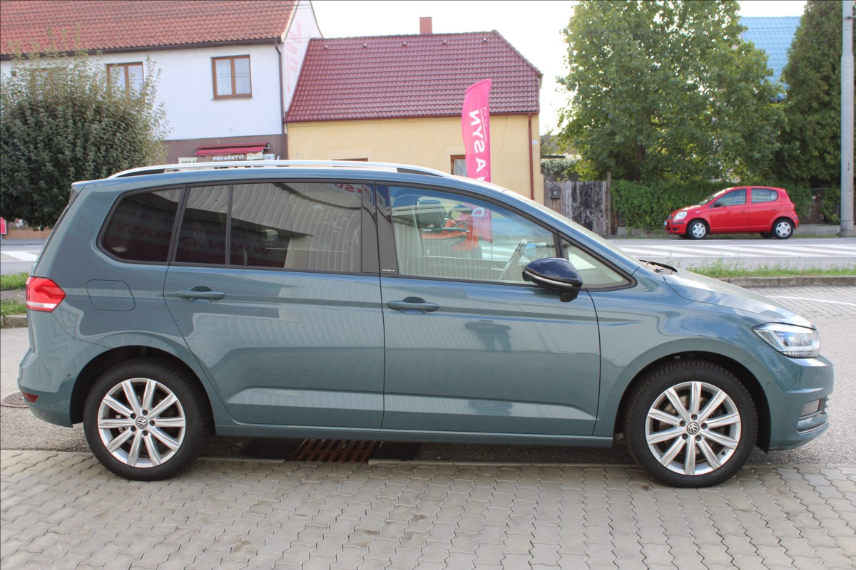 volkswagen-touran-1-5-tsi-iq-drive-dsg - 2