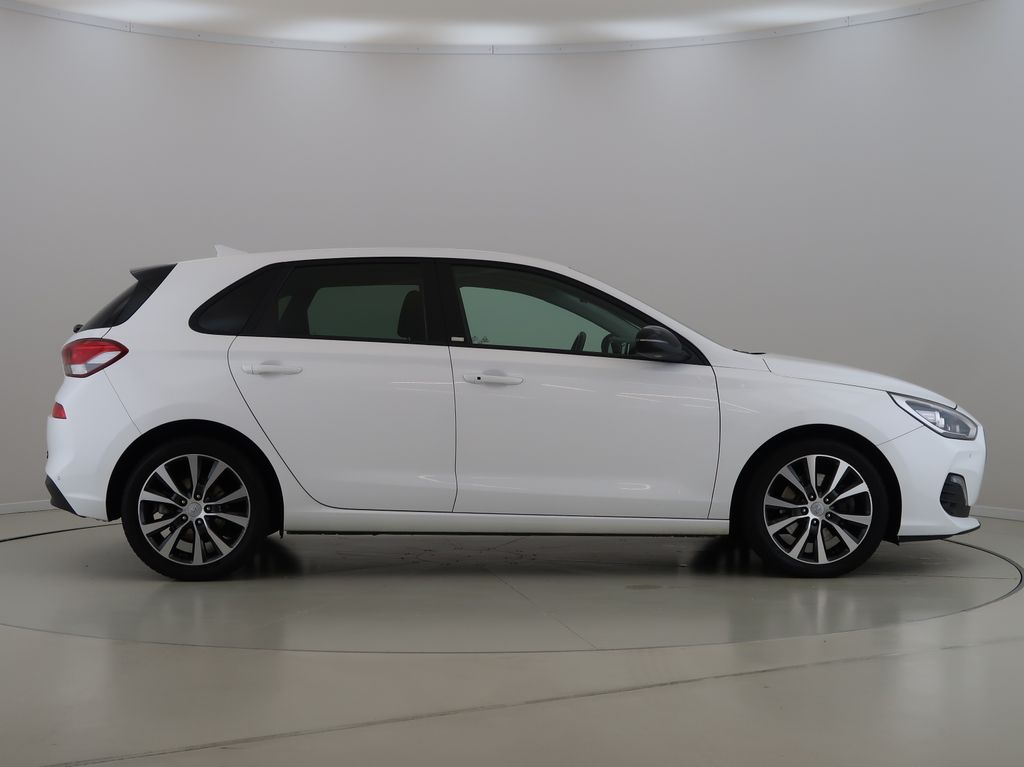 hyundai-i30-1-4-t-gdi-103kw-manual-kamera - 3