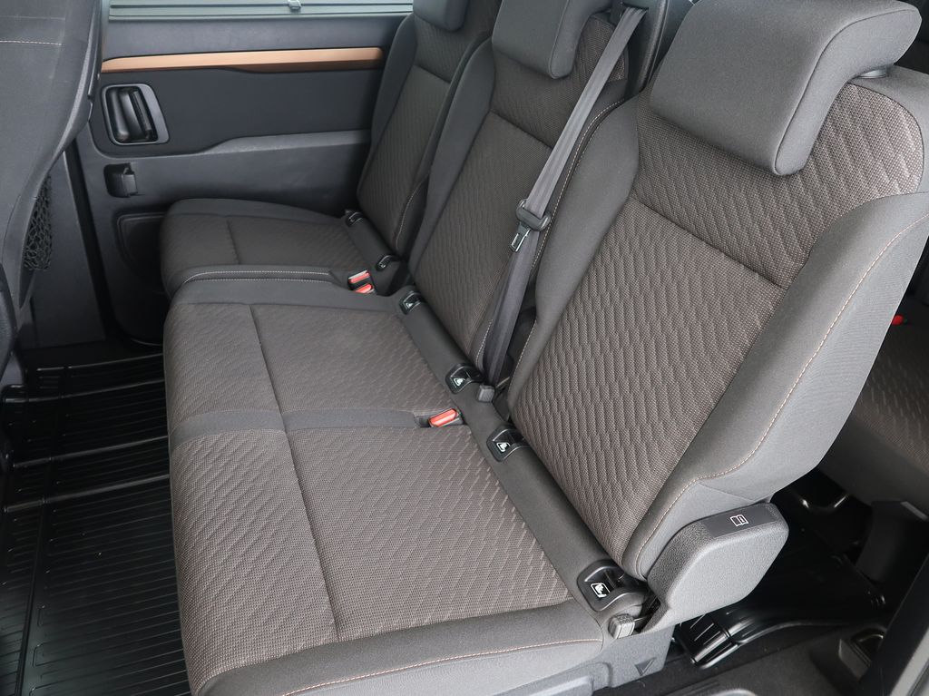 toyota-proace-2-0-d-4d-l2-family-manual-cz-1maj - 9