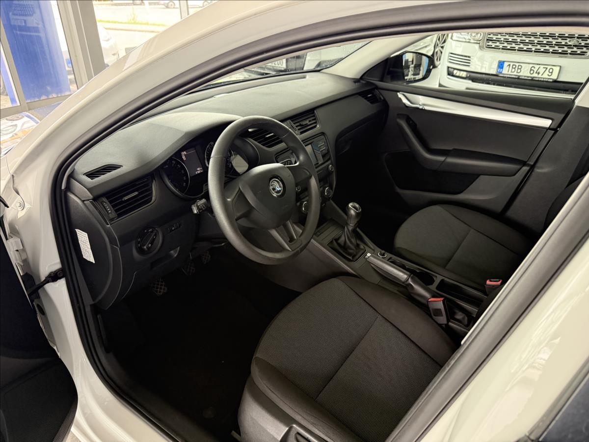 skoda-octavia-1-6-tdi-66kw-serviska-2-maj-cr - 6