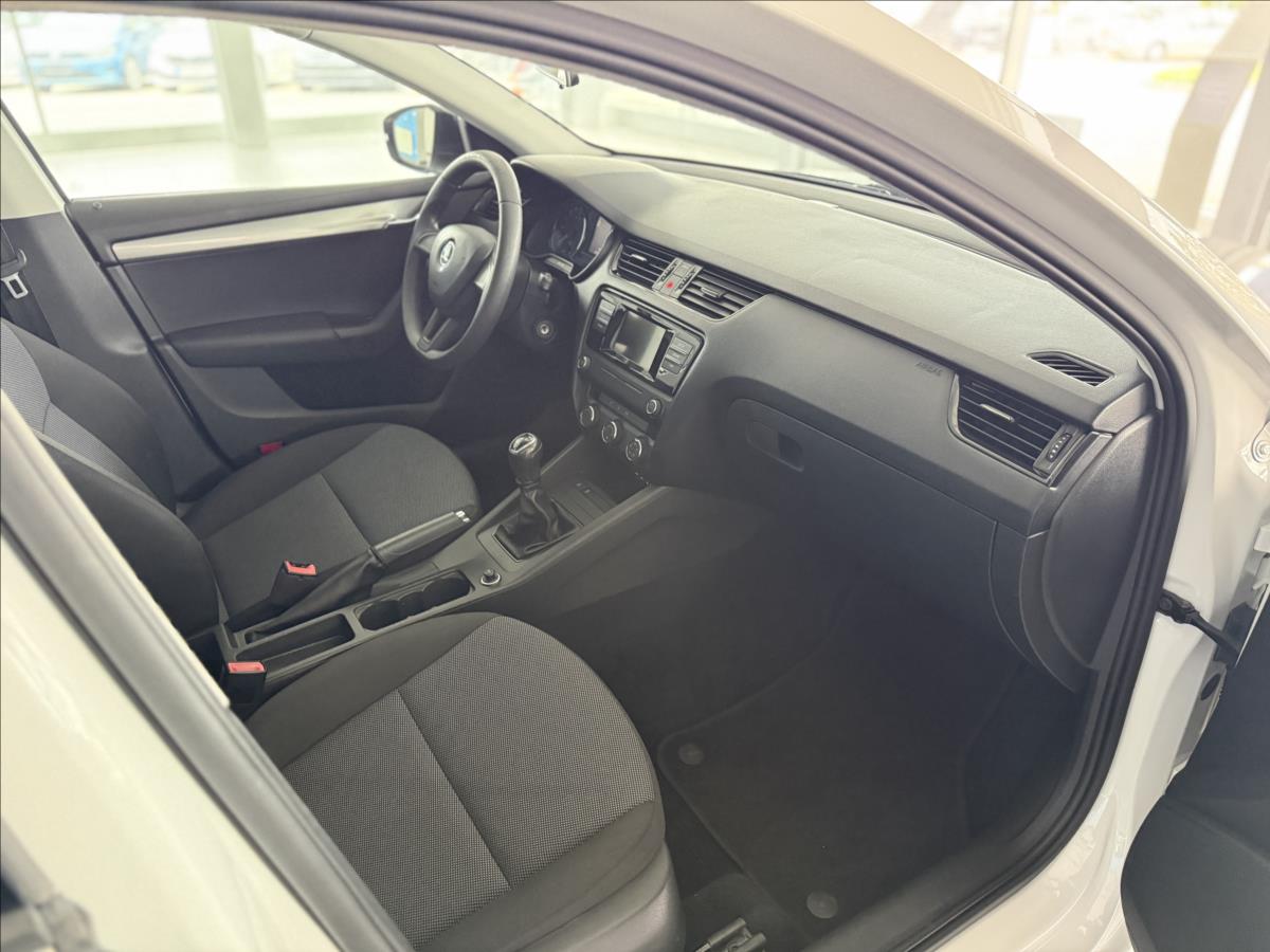 skoda-octavia-1-6-tdi-66kw-serviska-2-maj-cr - 7