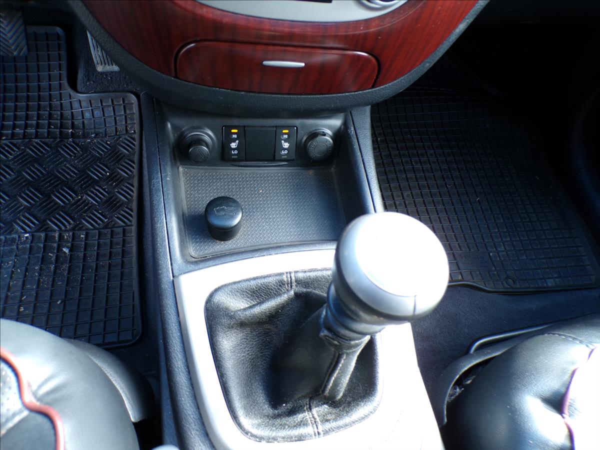 hyundai-santa-fe-2-2-crdi-7-mist-tazne-zarizeni - 9