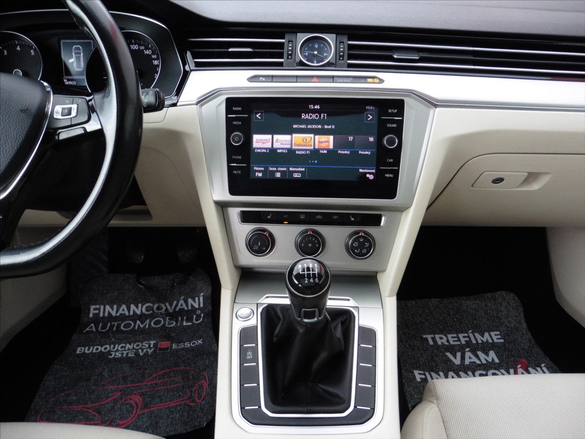 volkswagen-passat-variant-1-4-tsi-comfortline - 9