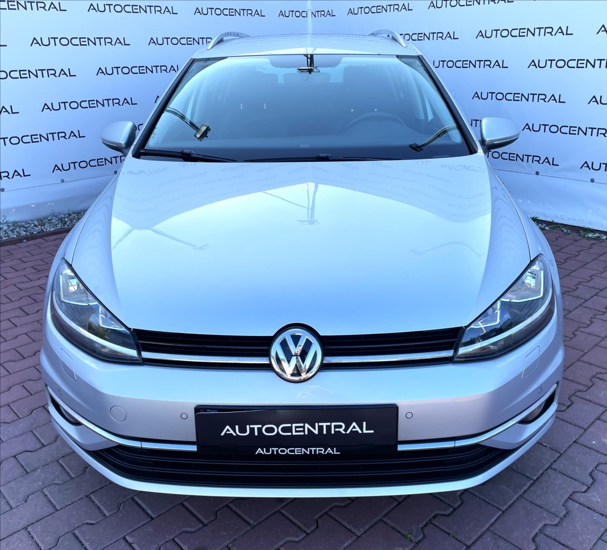 volkswagen-golf-1-6-tdi-join-85kw-po-servisu - 1