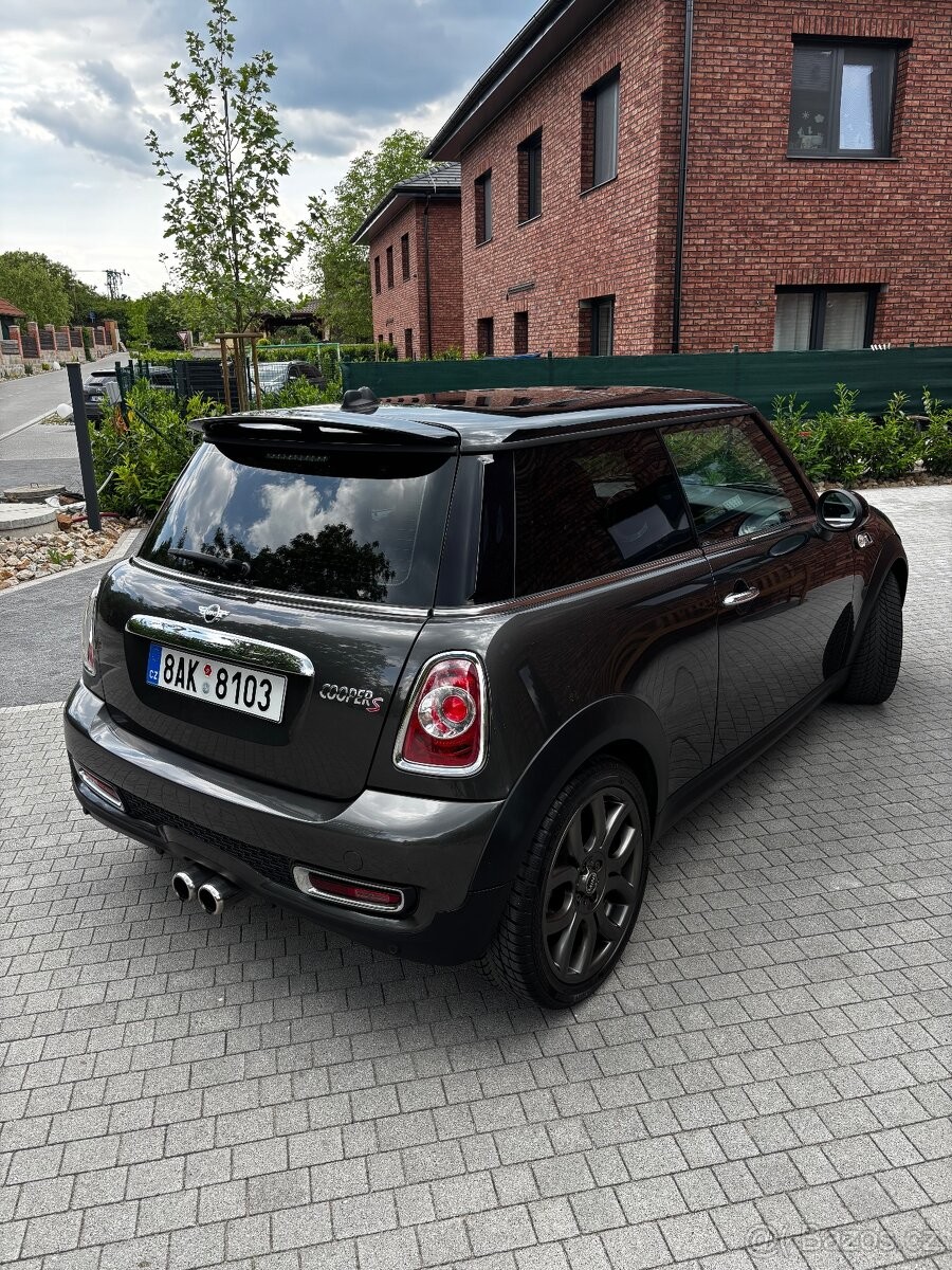 mini-cooper-s-1-6-l-135kw - 1