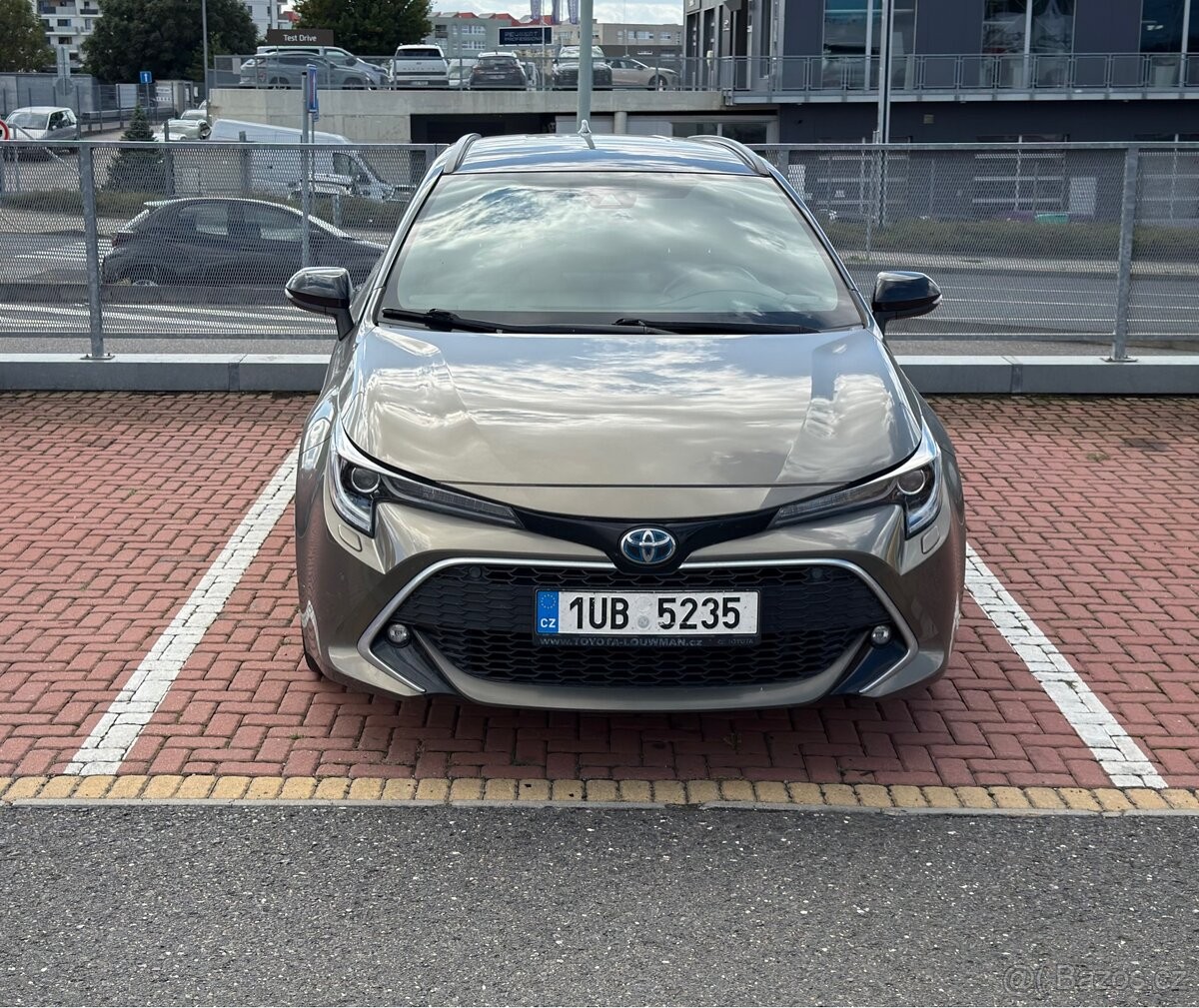 Toyota Corolla 1,8   Hybrid SELECTION