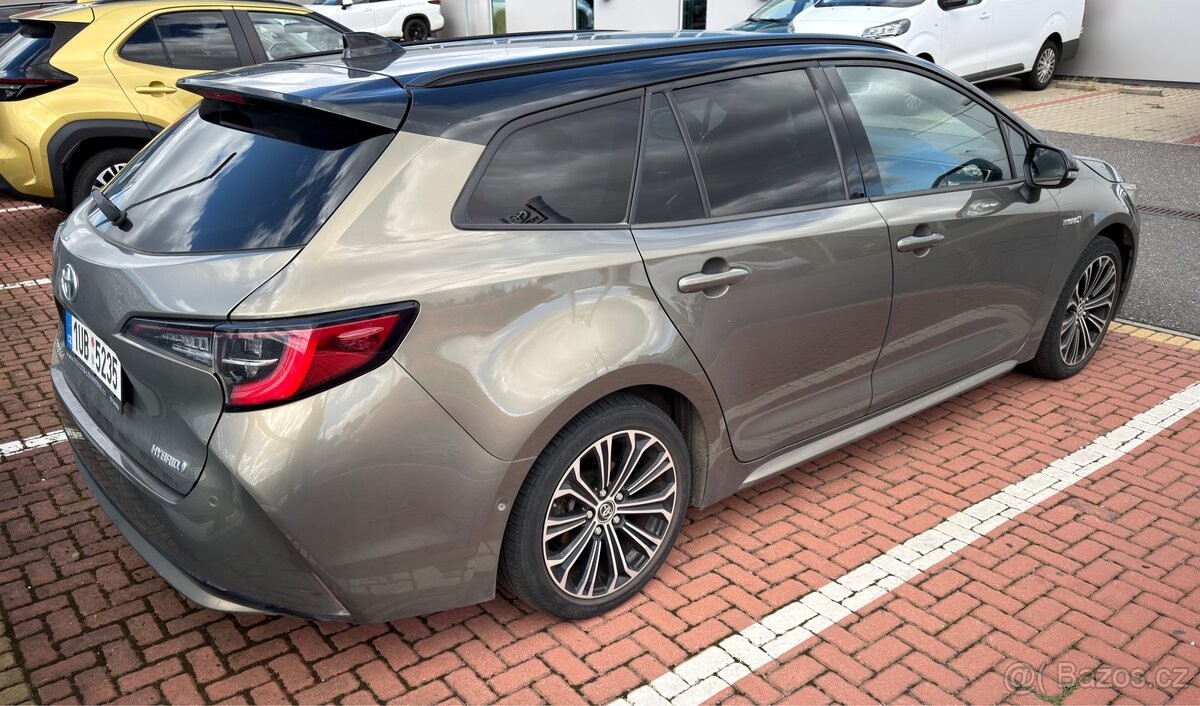 toyota-corolla-1-8-hybrid-selection - 3