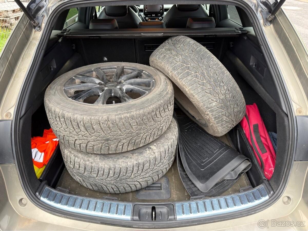 toyota-corolla-1-8-hybrid-selection - 4