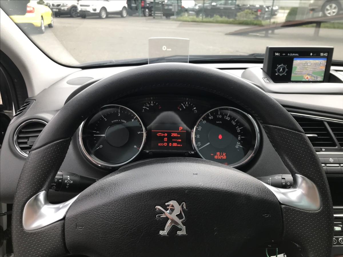 peugeot-5008-1-6-hdi-88kw-automat - 9