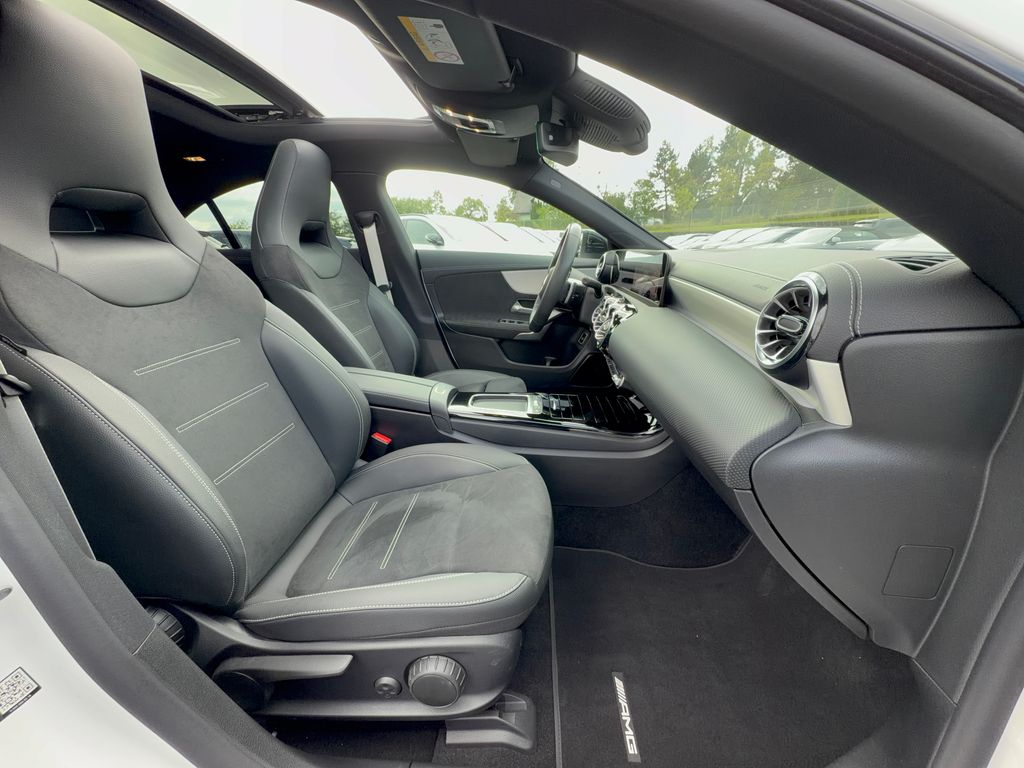 mercedes-benz-cla-180-d-amg-panorama - 9