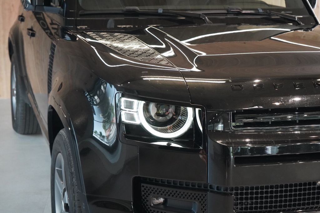land-rover-defender-110-d300-x-dynamic-se - 4
