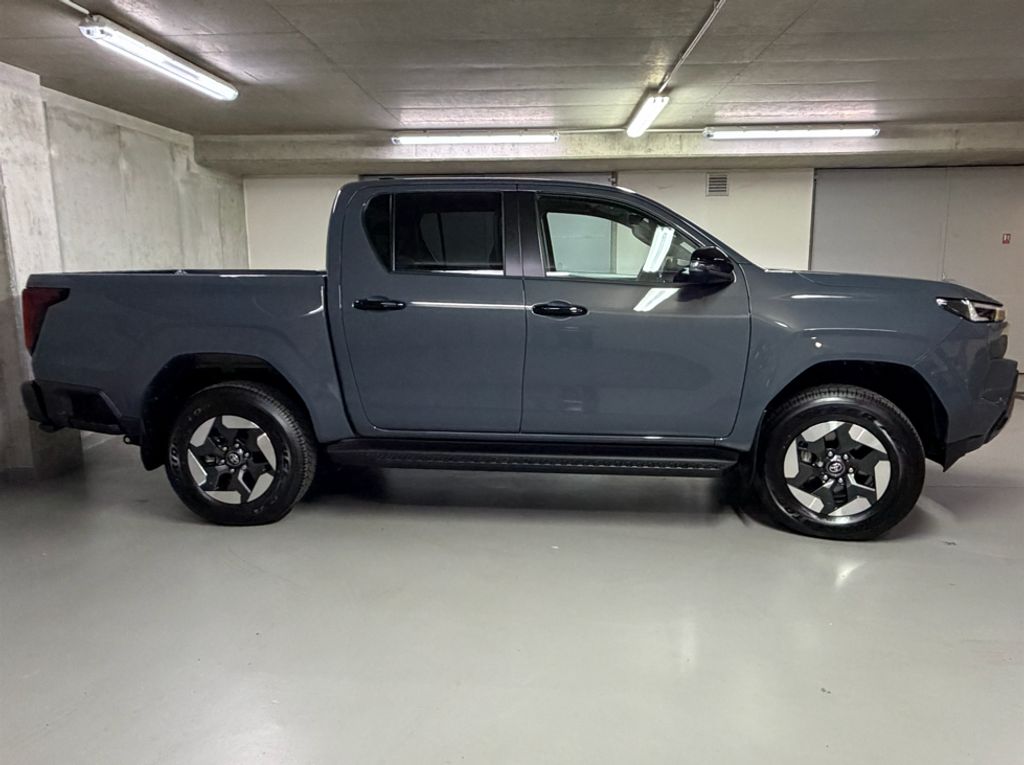 toyota-hilux-bev-at-double-cab-executive-4x4 - 3