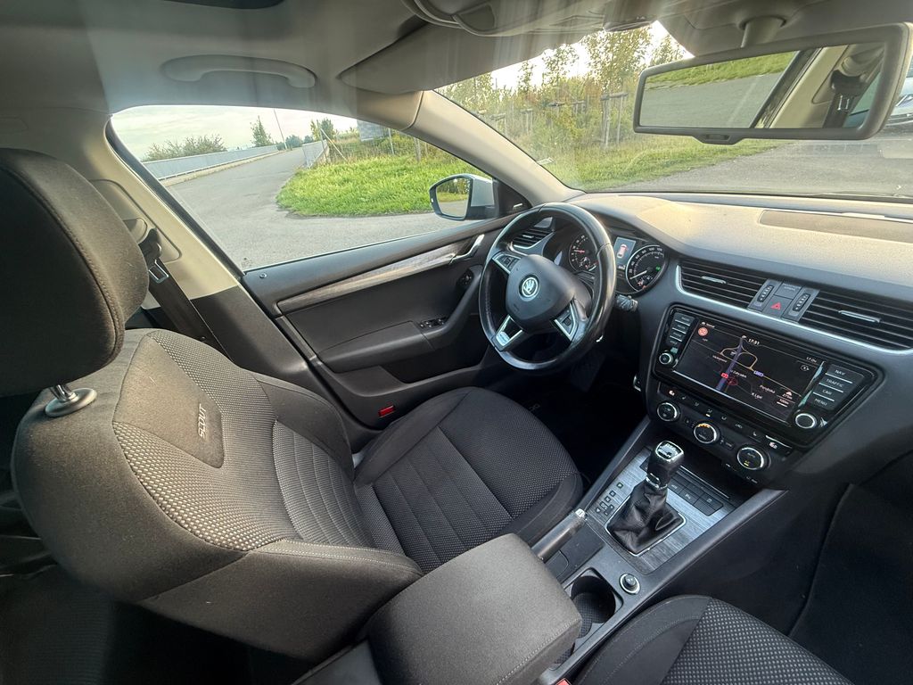 skoda-octavia-2-0-tdi-scout-4x4-dsg-tz - 8