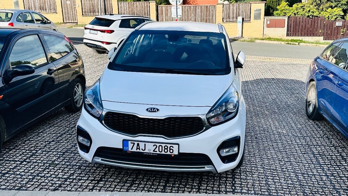 kia-carens-1-7 - 6