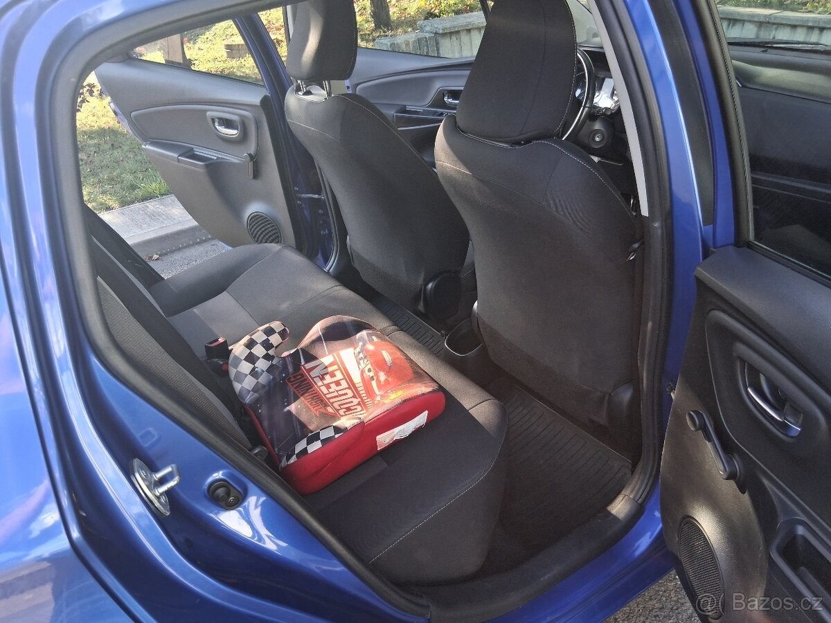 toyota-yaris-1-5 - 6