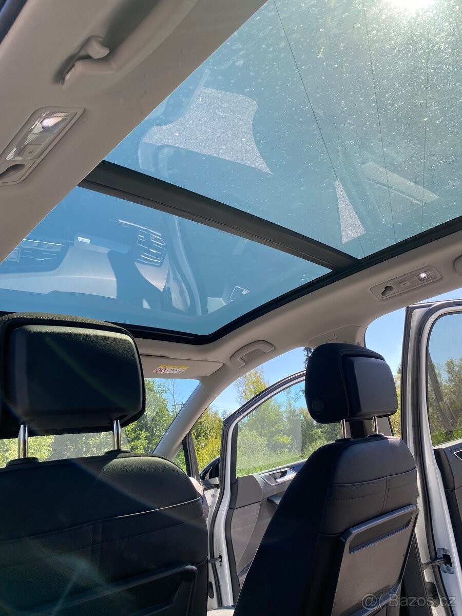 volkswagen-touran-2-0-tdi-110kw-r-line-dsg - 2
