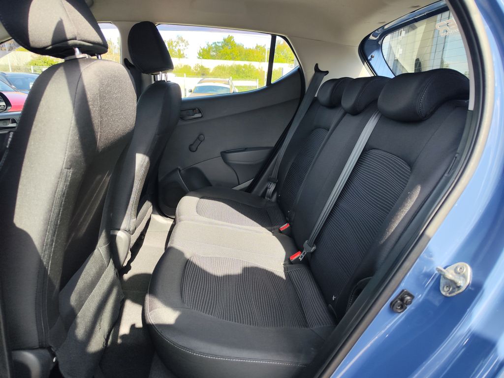 hyundai-i10-1-0i-49kw-family-plus - 9