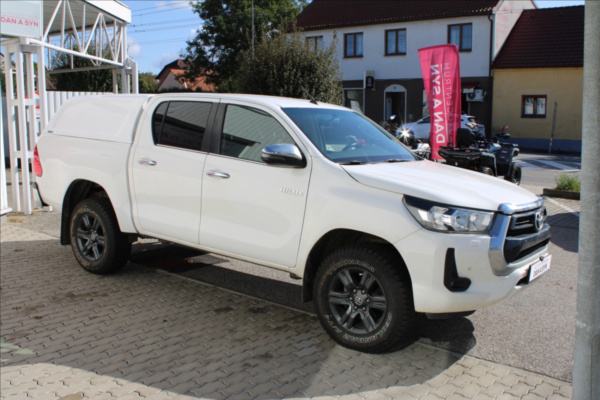 toyota-hilux-2-4-d-4d-150-dc-4x4-1-maj-cz - 1