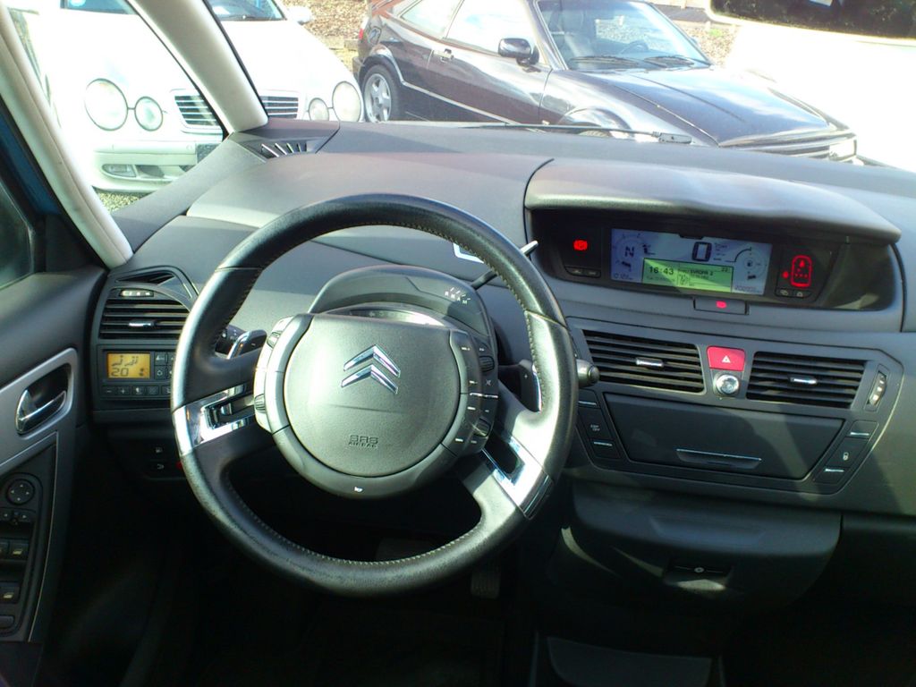 citroen-c4-picasso-1-6-hdi-automat - 9